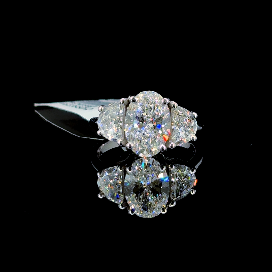 3.21 Carat Oval Lab Diamond White Gold 3.94 Gram 14 Karat Engagement Ring - Size: 5.75