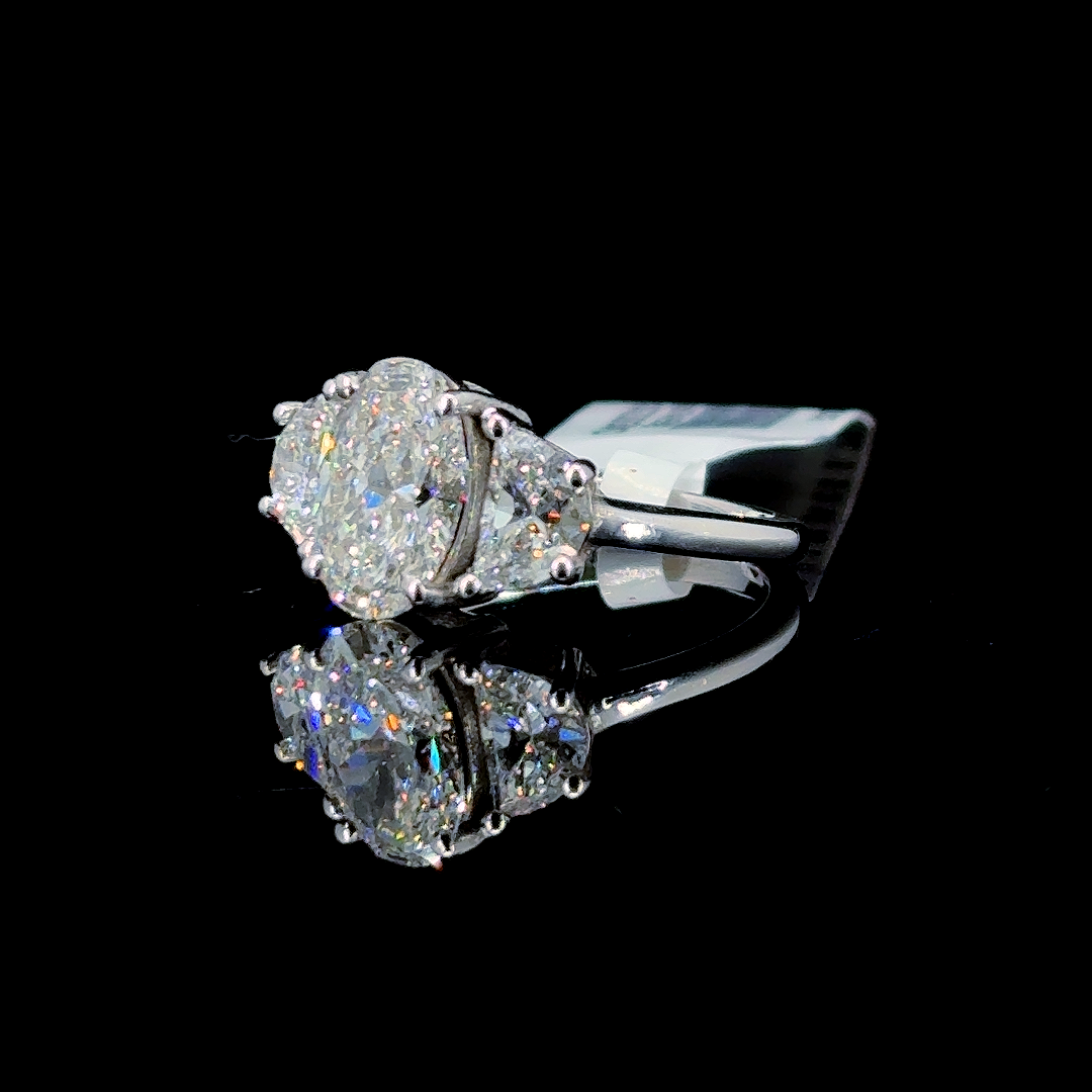 3.21 Carat Oval Lab Diamond White Gold 3.94 Gram 14 Karat Engagement Ring - Size: 5.75