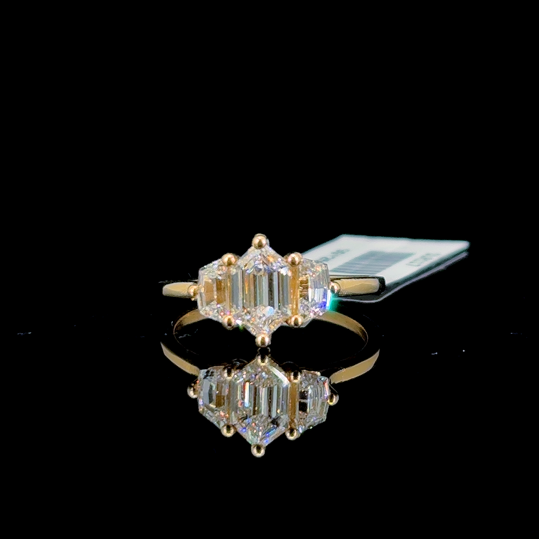 1.12 Carat Hexagon Lab Diamond Yellow Gold 3.48 Gram 14 Karat Engagement Ring - Size: 7