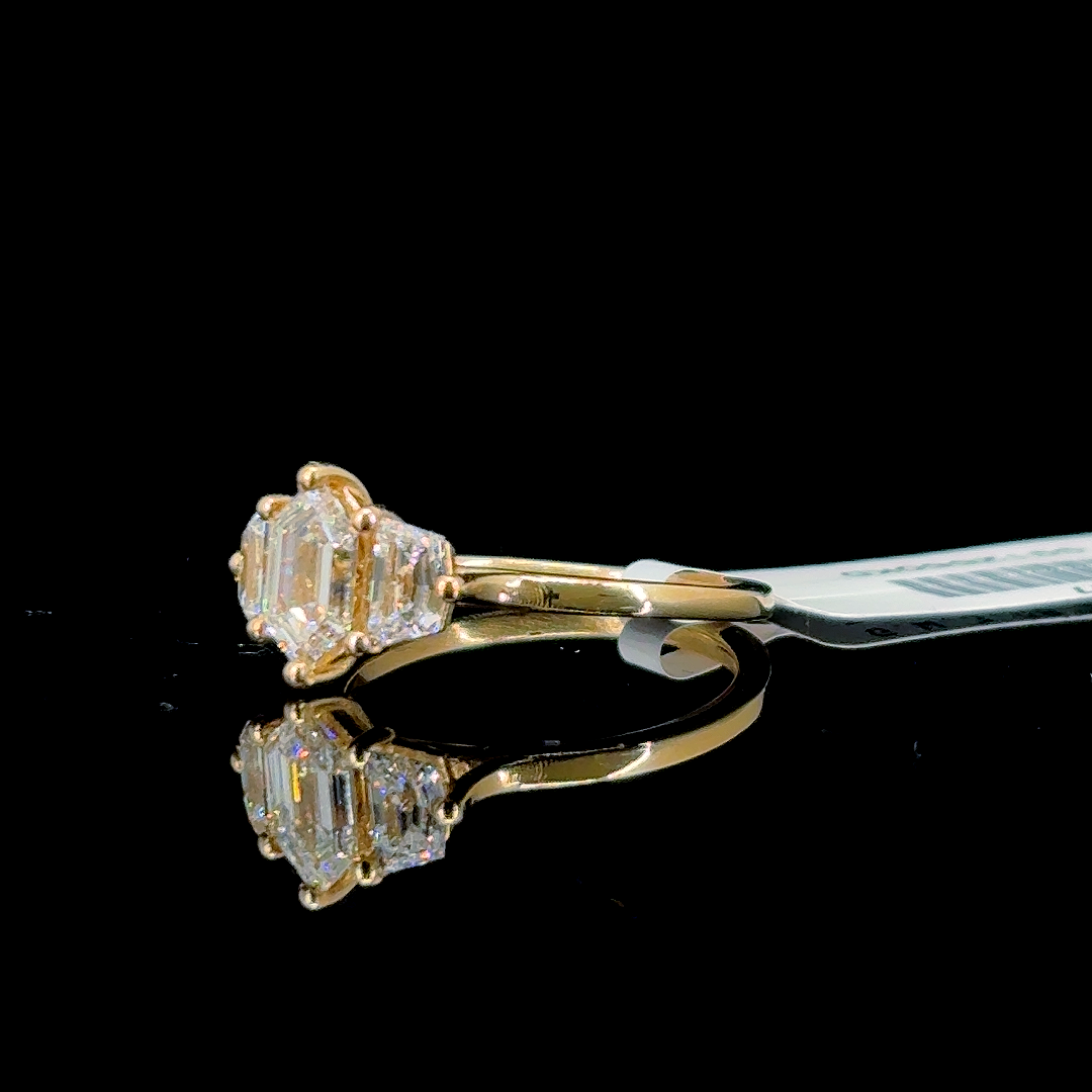 1.12 Carat Hexagon Lab Diamond Yellow Gold 3.48 Gram 14 Karat Engagement Ring - Size: 7