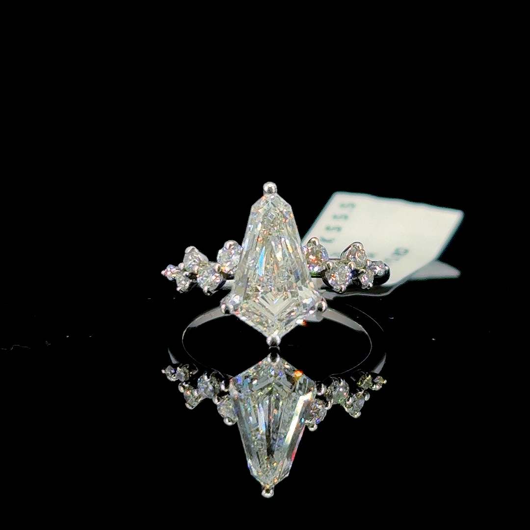 2.28 Carat Shield Lab Diamond White Gold 4.55 Gram 14 Karat Engagement Ring - Size: 5.5