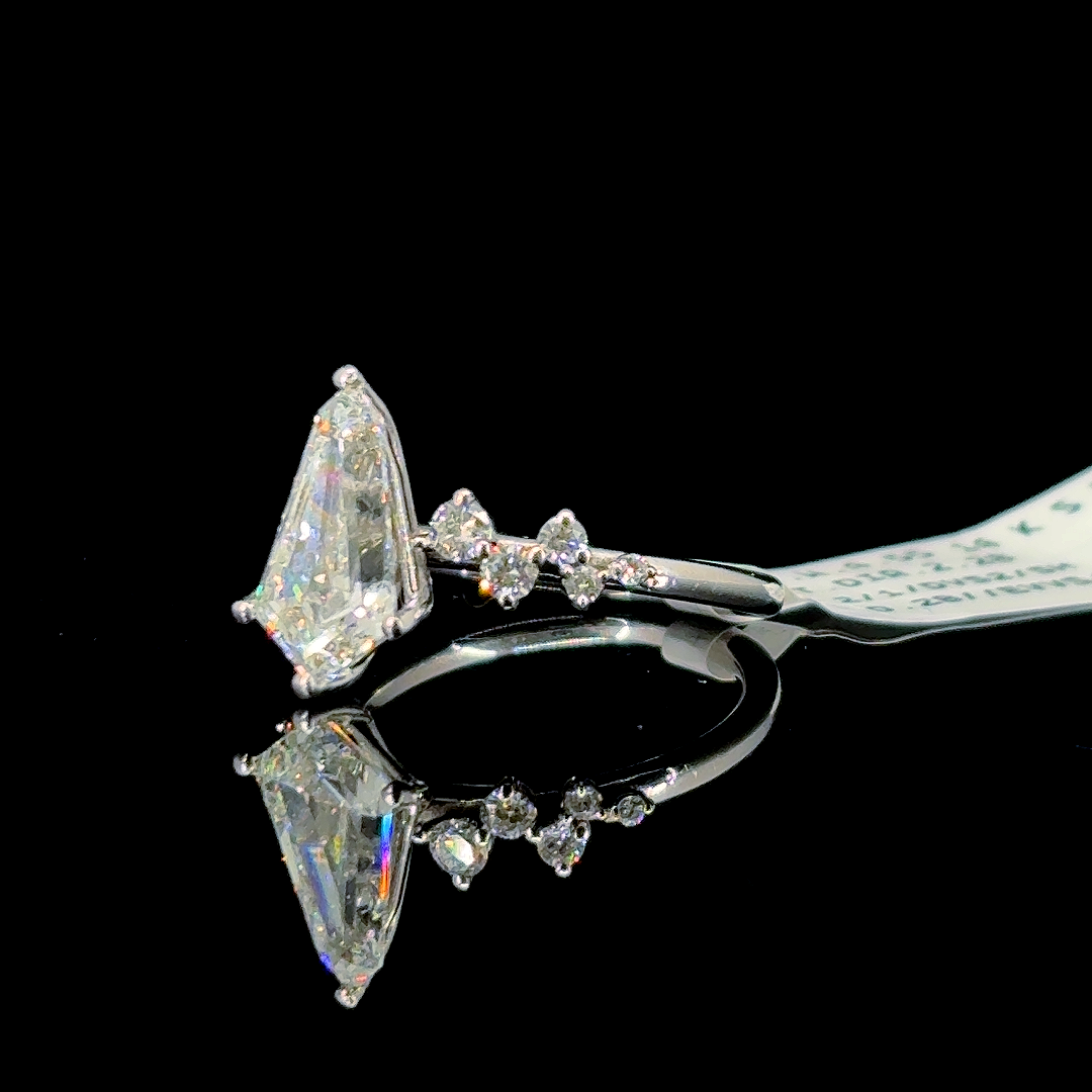 2.28 Carat Shield Lab Diamond White Gold 4.55 Gram 14 Karat Engagement Ring - Size: 5.5