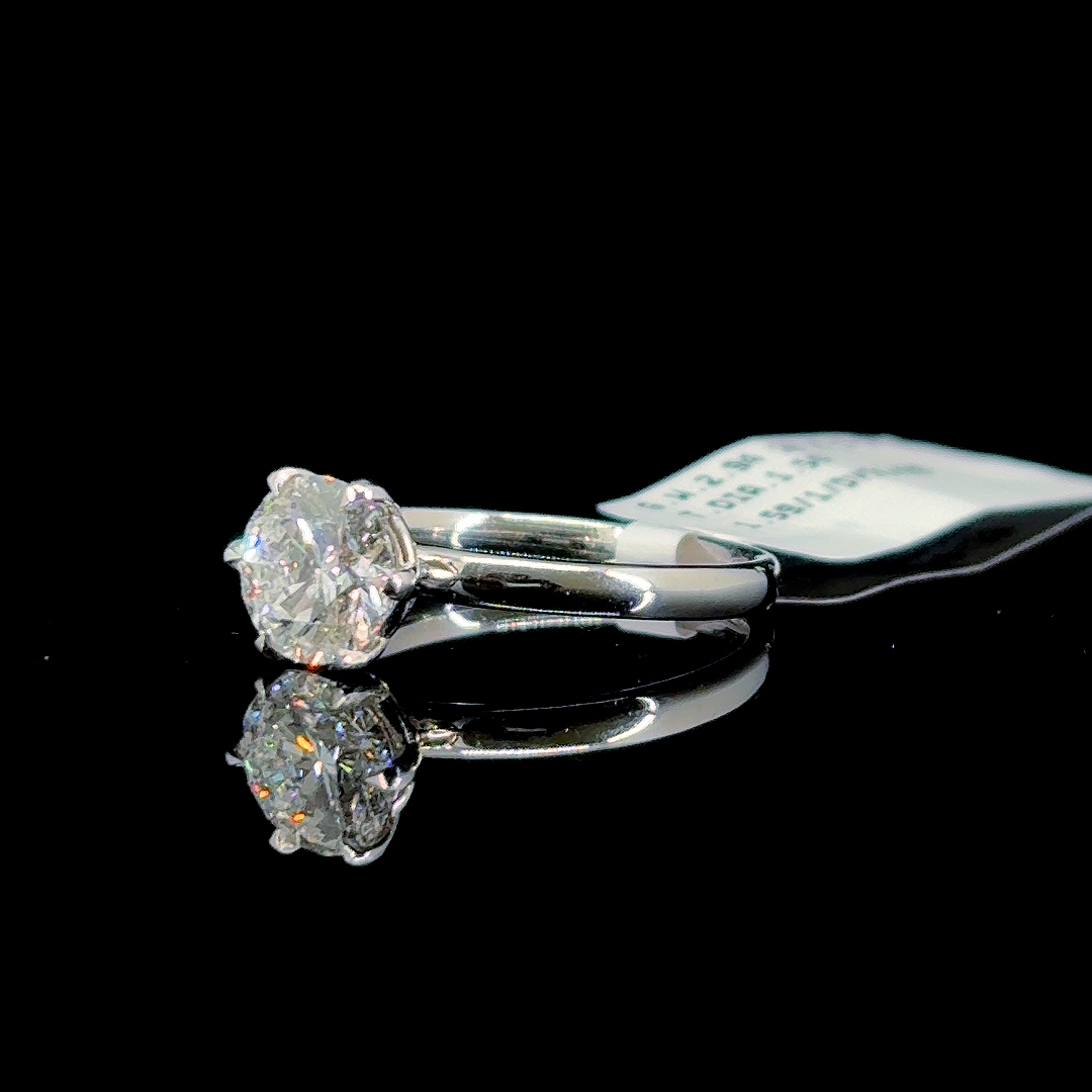1.59 Carat Round Lab Diamond White Gold 2.94 Gram 18 Karat Engagement Ring - Size: 7