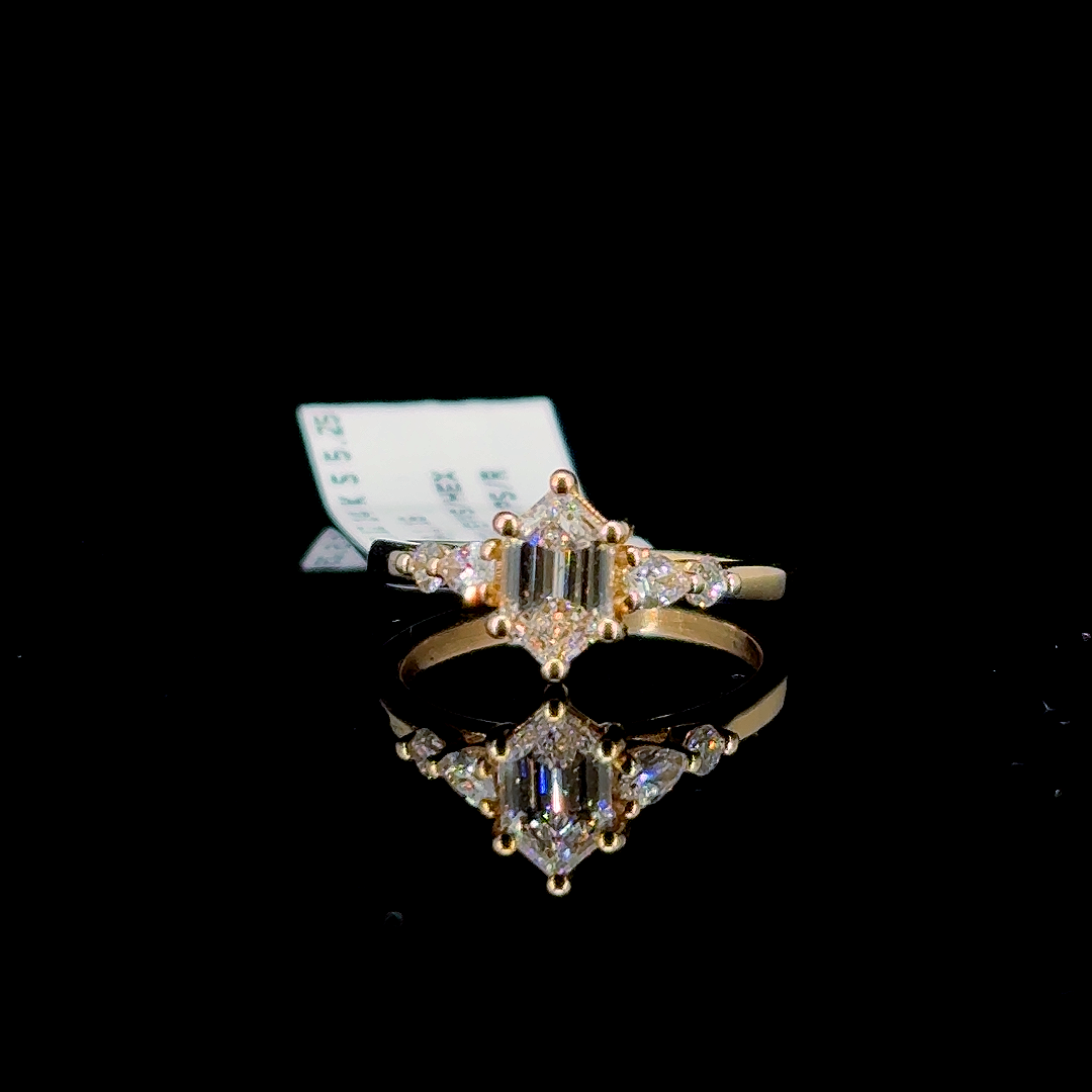 1.16 Carat Hexagon Lab Diamond Yellow Gold 3.12 Gram 14 Karat Engagement Ring - Size: 5.25