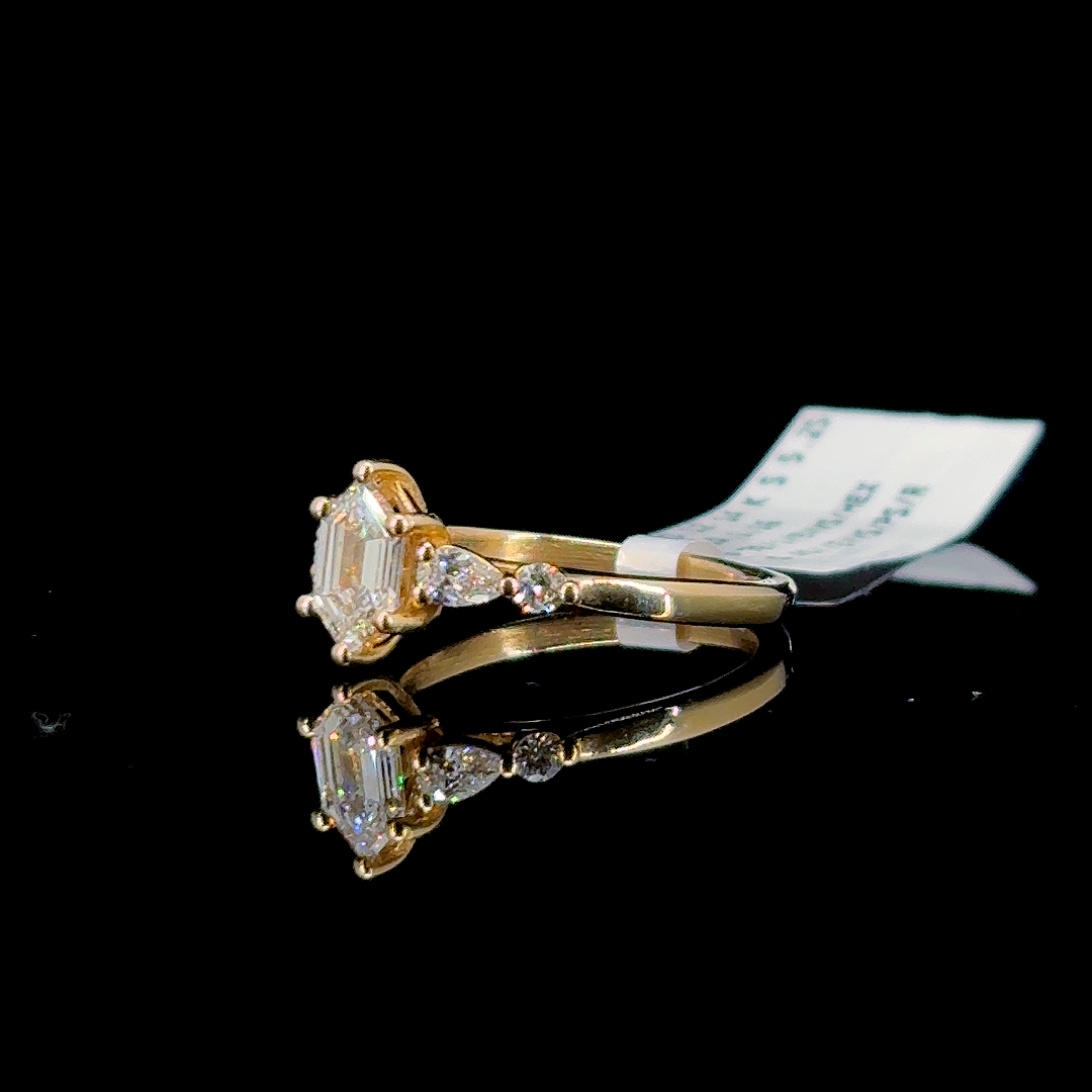 1.16 Carat Hexagon Lab Diamond Yellow Gold 3.12 Gram 14 Karat Engagement Ring - Size: 5.25