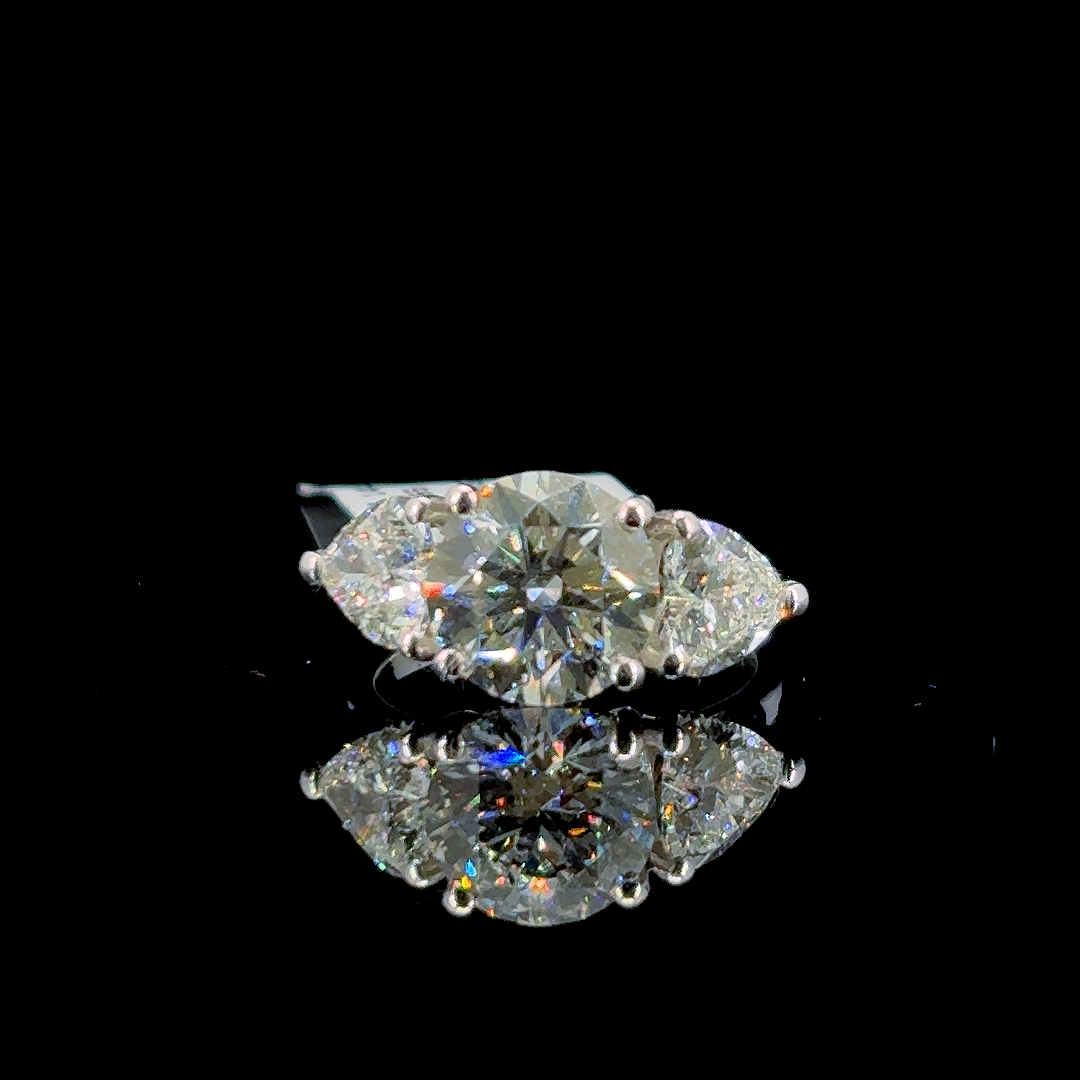 4.65 Carat Round Lab Diamond White Gold 4.99 Gram 14 Karat Engagement Ring - Size: 6.5