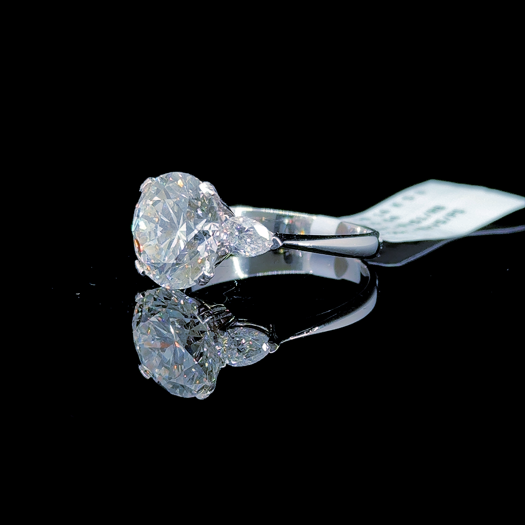 5.54 Carat Round Lab Diamond White Gold 3.79 Gram 14K Engagement Ring - Size: 8